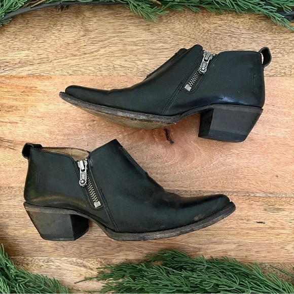 Frye Sacha Moto Shootie Black
Leather Ankle Boots Size 6.5 B - Picture 12 of 14